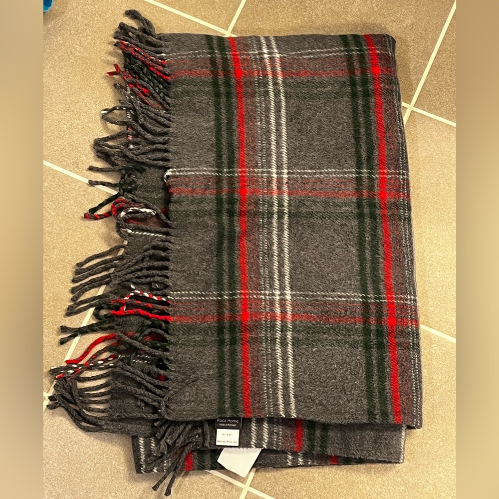 Roca Home plaid holiday throw blanket grey red green new without tags 50”x67”